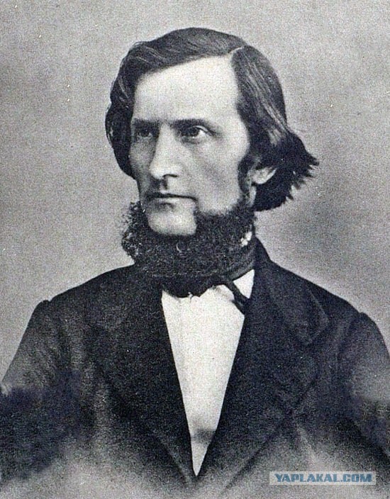 Фотографии с историями и комментариями.