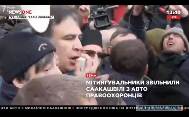 Саакашвилли угрожает прыгнуть с крыши
