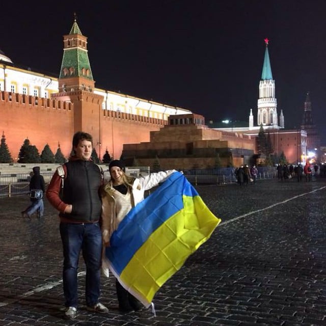 Реакция жителей Парижа на флаг России