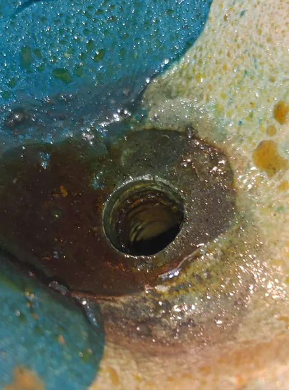 Вытаскиваем обломок болта