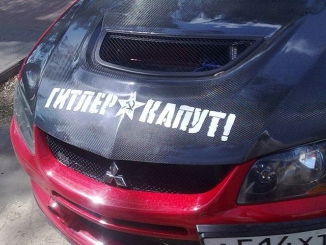 Настало время наклеек на авто