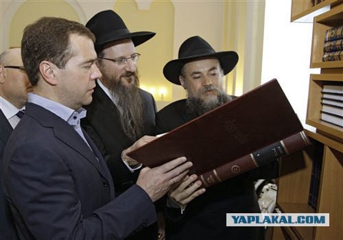 Почему парковку во дворах надо делать платной или запрещать?