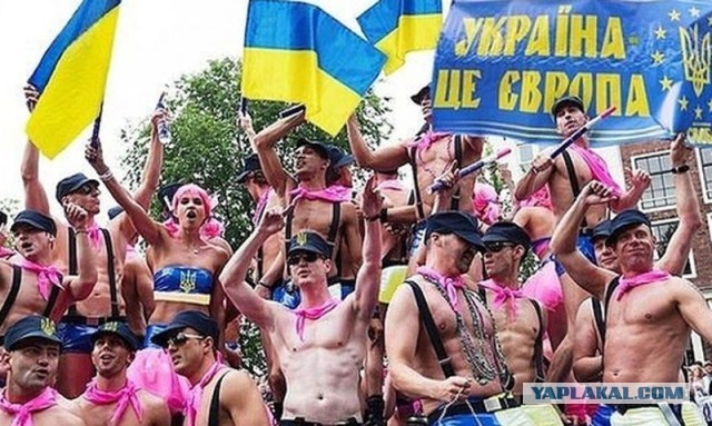 Силовики зачистили здание Конгресса с помощью слезоточивого газа и оружия