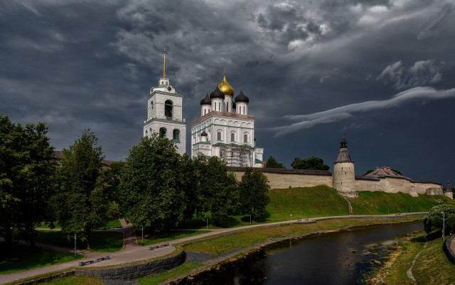 Перед грозой в деревне