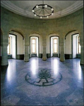 Вевельсбург (нем. Wewelsburg) Главная школа СС