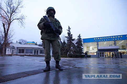 Аэропорты Крыма заблокированы российскими военными