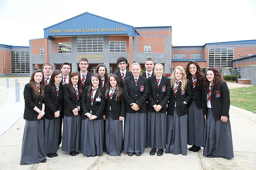 Путин предложил вернуть школьную форму