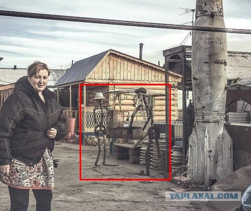 В Бурятии мужик нашел на полигоне корпус авиабомбы, притащил к себе на участок и установил как украшение
