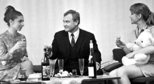 Ностальгическая фотоподборка: советские кинозвёзды в домашней обстановке