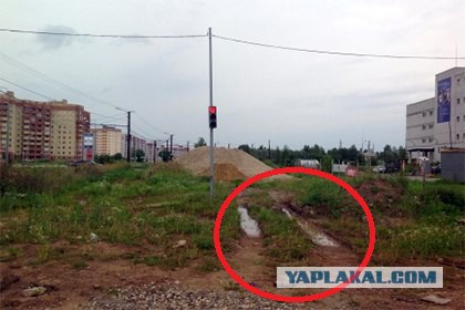 На пустыре в Ярославле установили... светофор!
