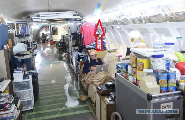 Американец купил старый Boeing за $220 000 и живет в нем в орегонском лесу