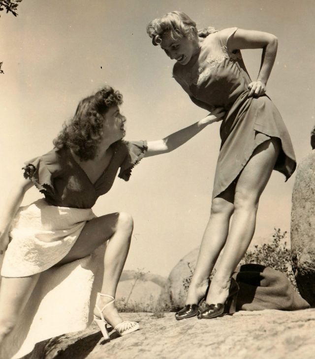 Крутые фото, запечатлевшие озорных дам 1950-х годов