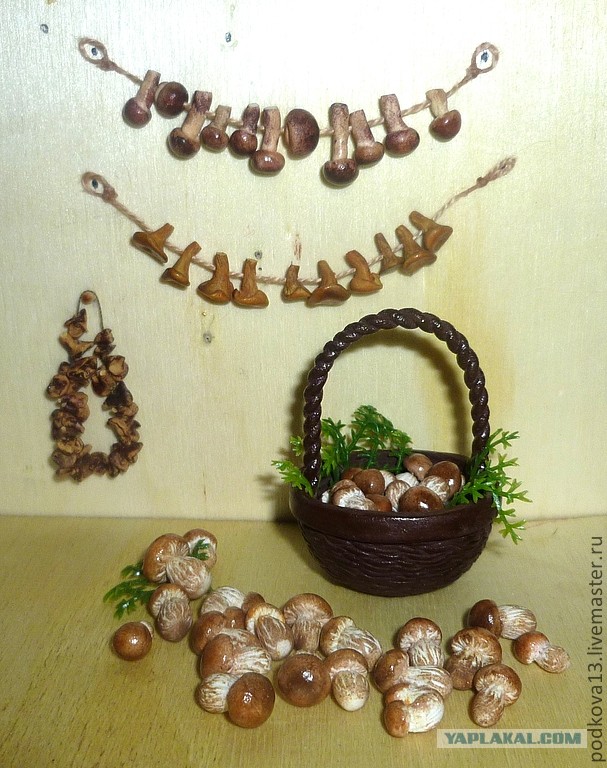 Вот чем занимается моя благоверная!)