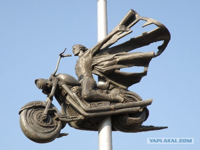 Необычные статуи мира