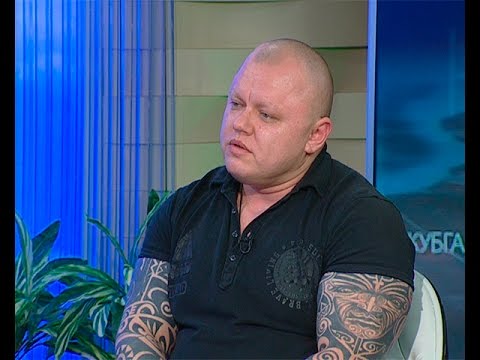 «Отчитывали как малолетку»: тяжелоатлетку заставили доказывать свой пол в аэропорту