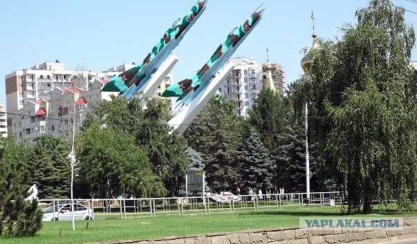 Советские монументы и уличные памятники