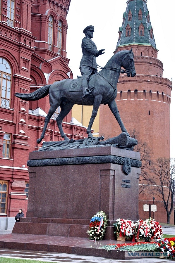 Памятники красной площади в москве