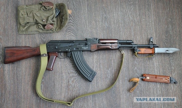 На Украине начали выпускать антироссийские сыр и колбасу.