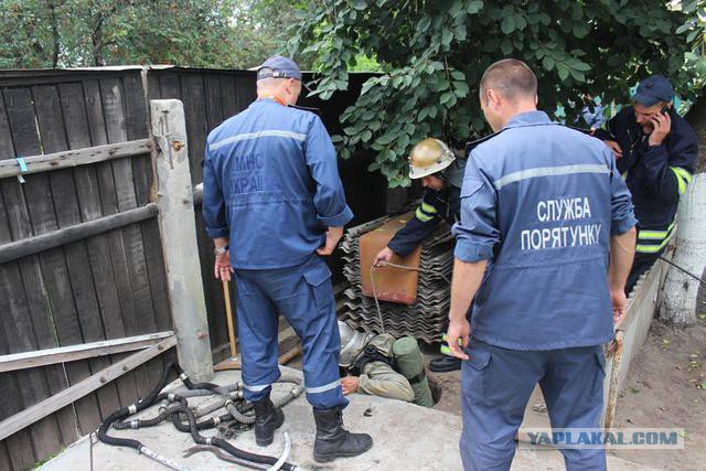 Трое мужчин задохнулись в канализационном коллекторе
