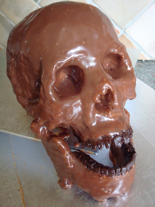 Шоколадный череп - пирог для готов