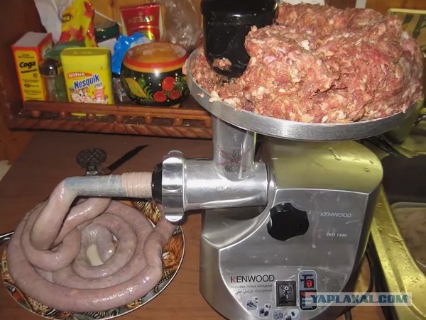 Приготовление домашней колбасы мясорубка. Электромясорубка Bosch насадки для колбасы. Мясорубка Декс для мяса насадки.