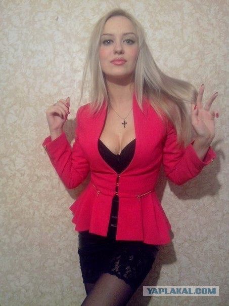 Откровенное декольте девушек за 30, из ВК