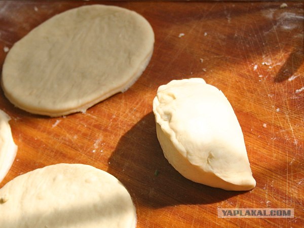 Пирожки жареные с капустой