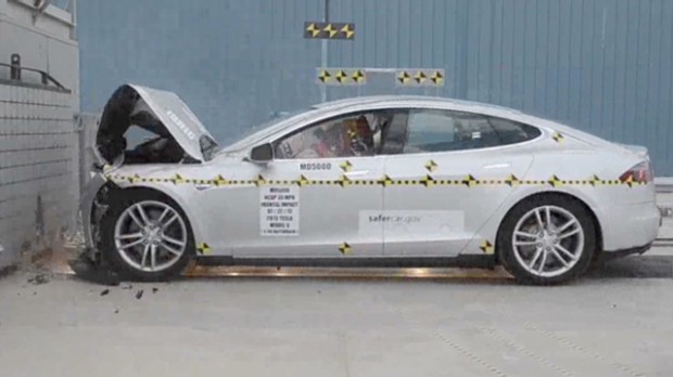 Электромобиль Tesla S прошел краш-тест