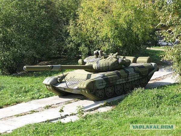 Надувная армия или ложные цели.