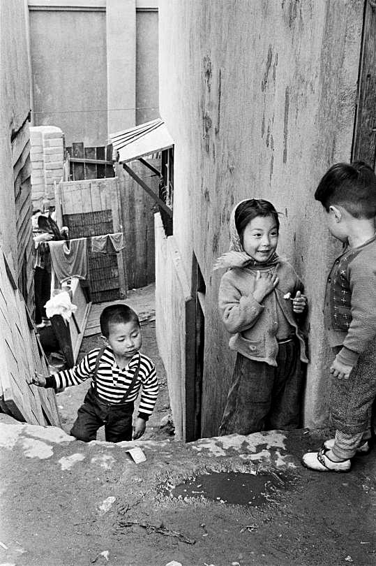 Уличные чёрно-белые фотографии. Весь мир