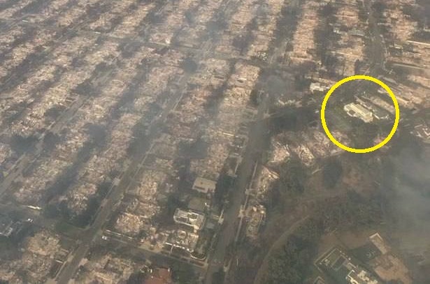 Новый аэрофотоснимок района в Калифорнии показывает, что вся территория уничтожена.