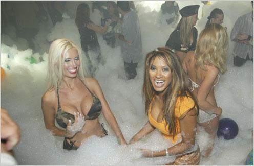 Не нужно было выливать в канализацию гель для душа