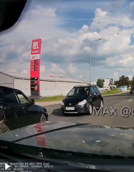 На дорогу смотри болван.