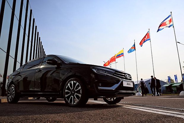 Российские чиновники не хотят пересаживаться на Lada Aura