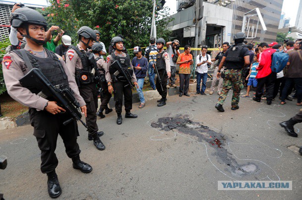 Несколько взрывов произошло в столице Индонезии