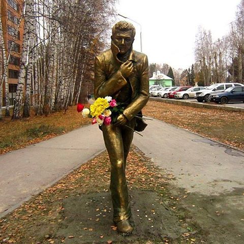 Новосибирск - географический центр России и место, где установлены странные памятники