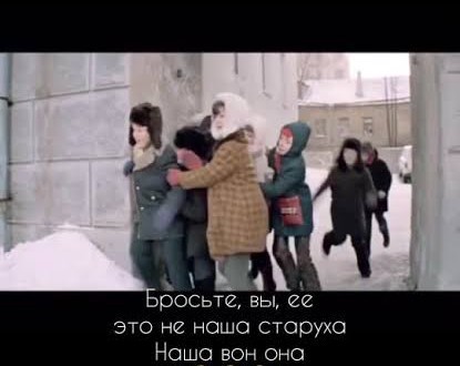В Татарстане спасли двух обессилевших лосей, увязших в сугробах