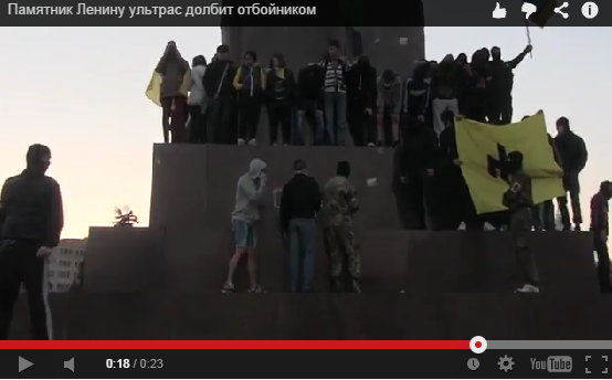 Опять украинцы к памятнику пристают