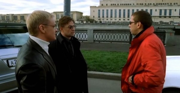 "Я тебе щас колено прострелю, тварь!"