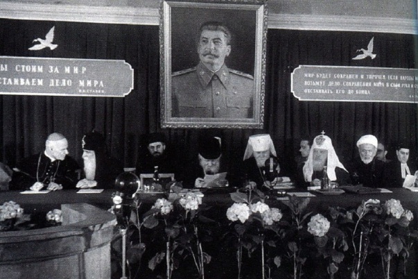 Крестный ход под портретом Николая II в Петербурге