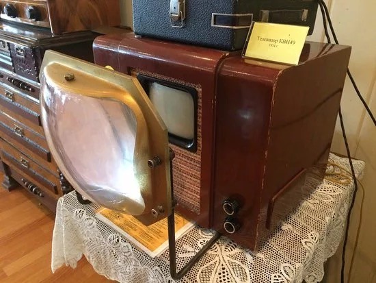 Выпущен крошечный ретротелевизор TinyTV 2