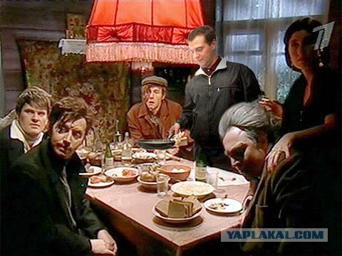 Фотожаба: Медведев жарит яишницу