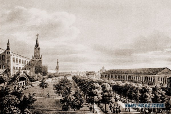 Московский Кремль: уничтожить историю и память