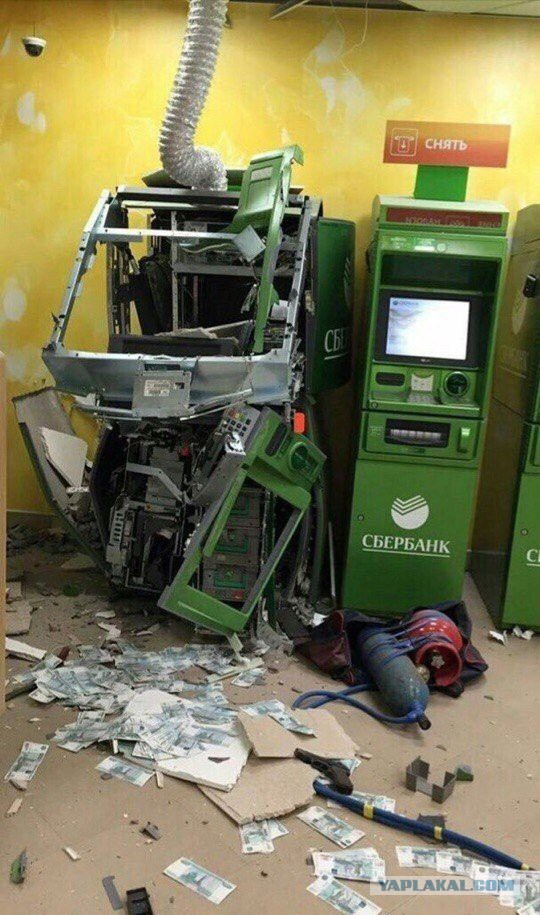 Программист придумал, как бесконечно снимать деньги из банкомата. Попался из-за жадности