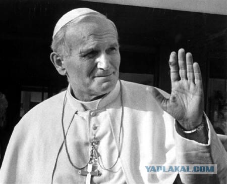 У гроба Папы Иоанна Павла II