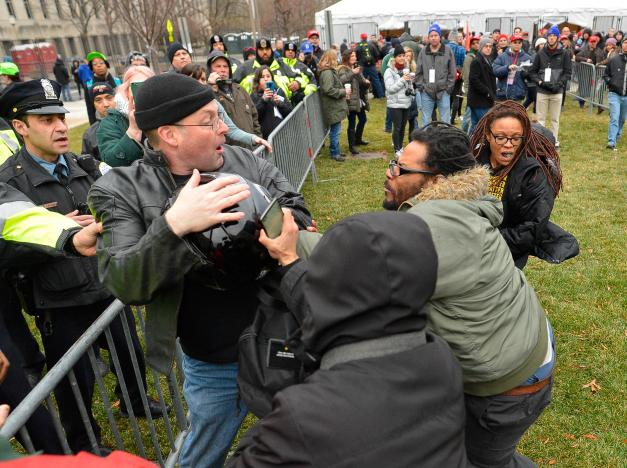 В америке цветная революция?