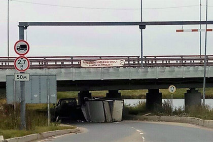 Подборка фоток под мостом глупости в Питере