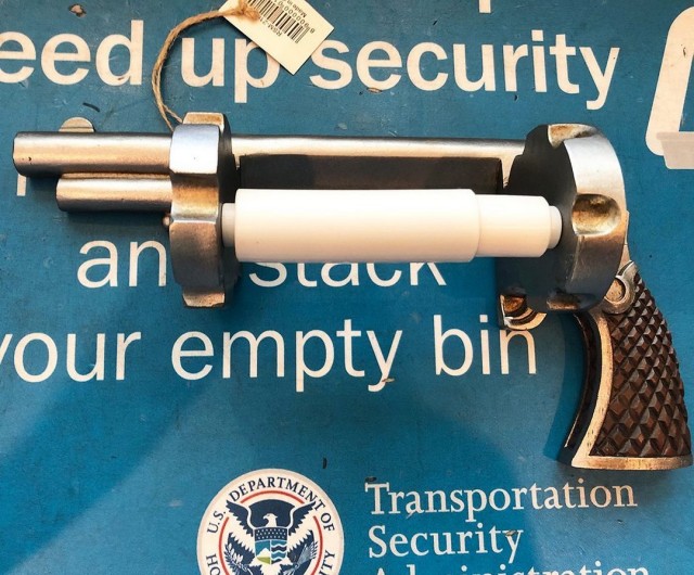 Администрация транспортной безопасности США публикует в Instagram необычные вещи, которые они изъяли