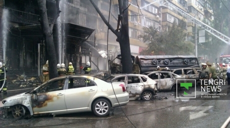 В Алматы в центре города взорвался бензовоз