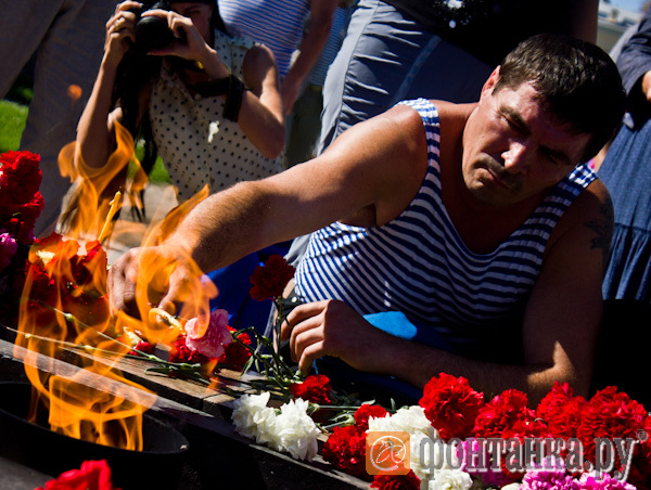 С Днем ВДВ, посоны!